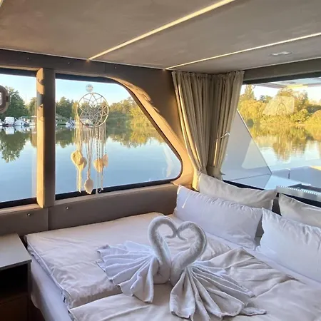 Luxboot Caju Botel
