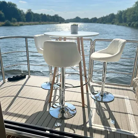 Luxboot Caju Botel