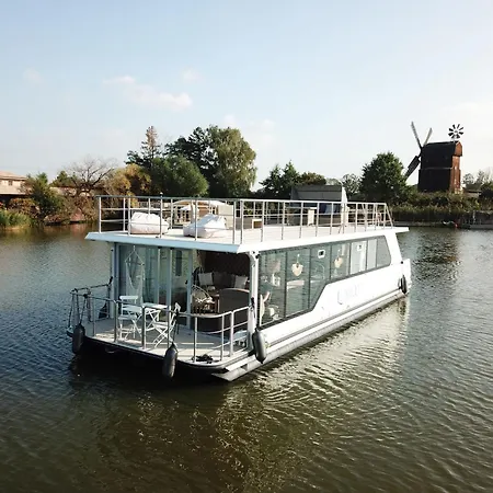 Botel Luxboot Caju *