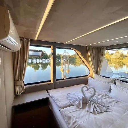 Botel Luxboot Caju Waren (Mueritz)